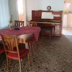 Beşiktaş’ta 1. kat ferah güvenilir eve kadın ev arkadaşı arıyorum (#1)